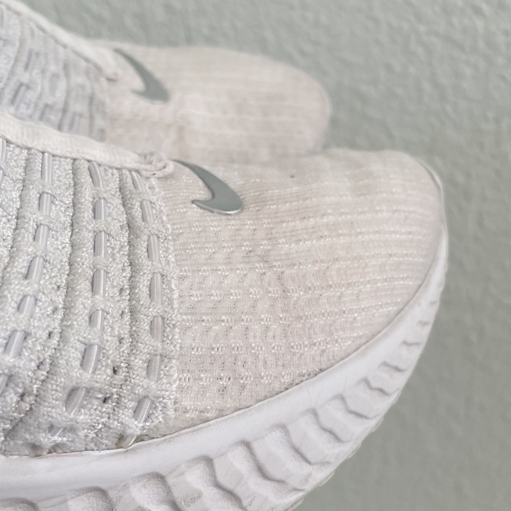 NIKE || React Phantom Sneakers - Picture 4 of 13